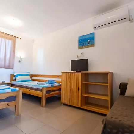 гнездото The Nest 1 招待所 3*