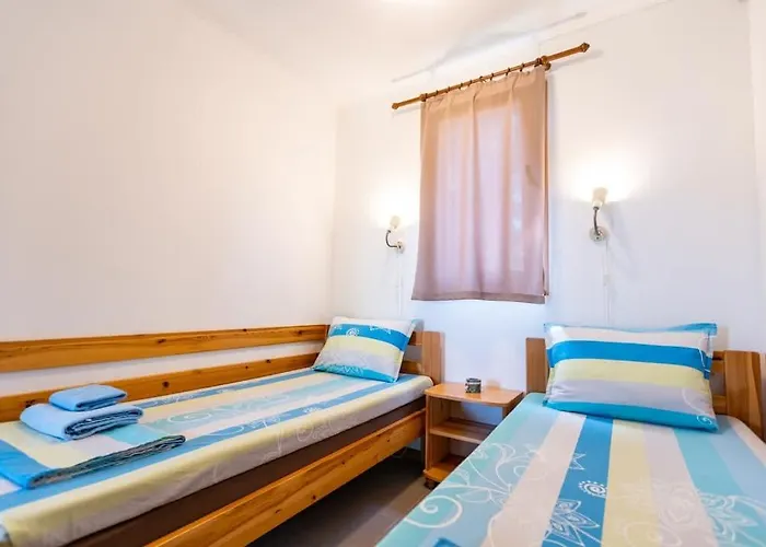 Guest house гнездото The Nest 1 3*